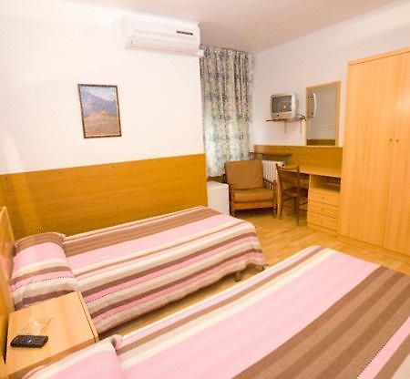 Hostal Lizana Huesca Eksteriør bilde