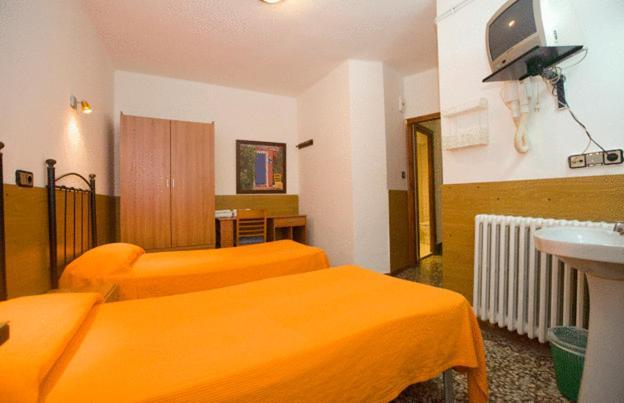 Hostal Lizana Huesca Eksteriør bilde